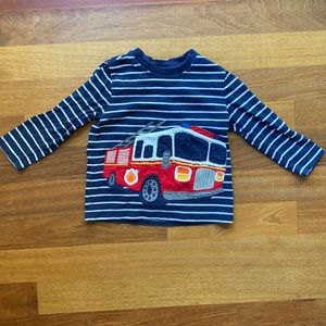 Hanna Andersson Boys Firetruck appliqué shirt sz 90cm/US 3
